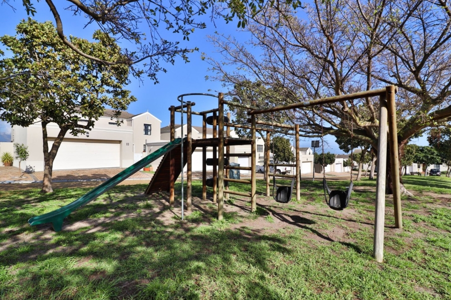 To Let 2 Bedroom Property for Rent in Royal Ascot Western Cape